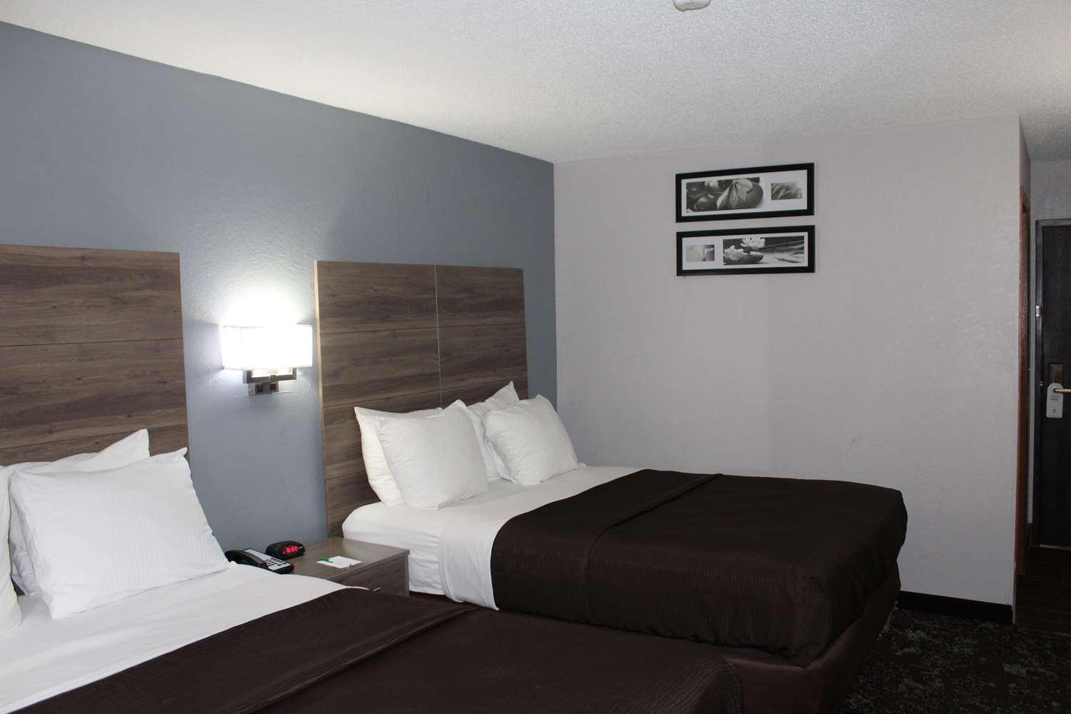 Ramada By Wyndham Cedar Rapids South Hotel Exterior foto