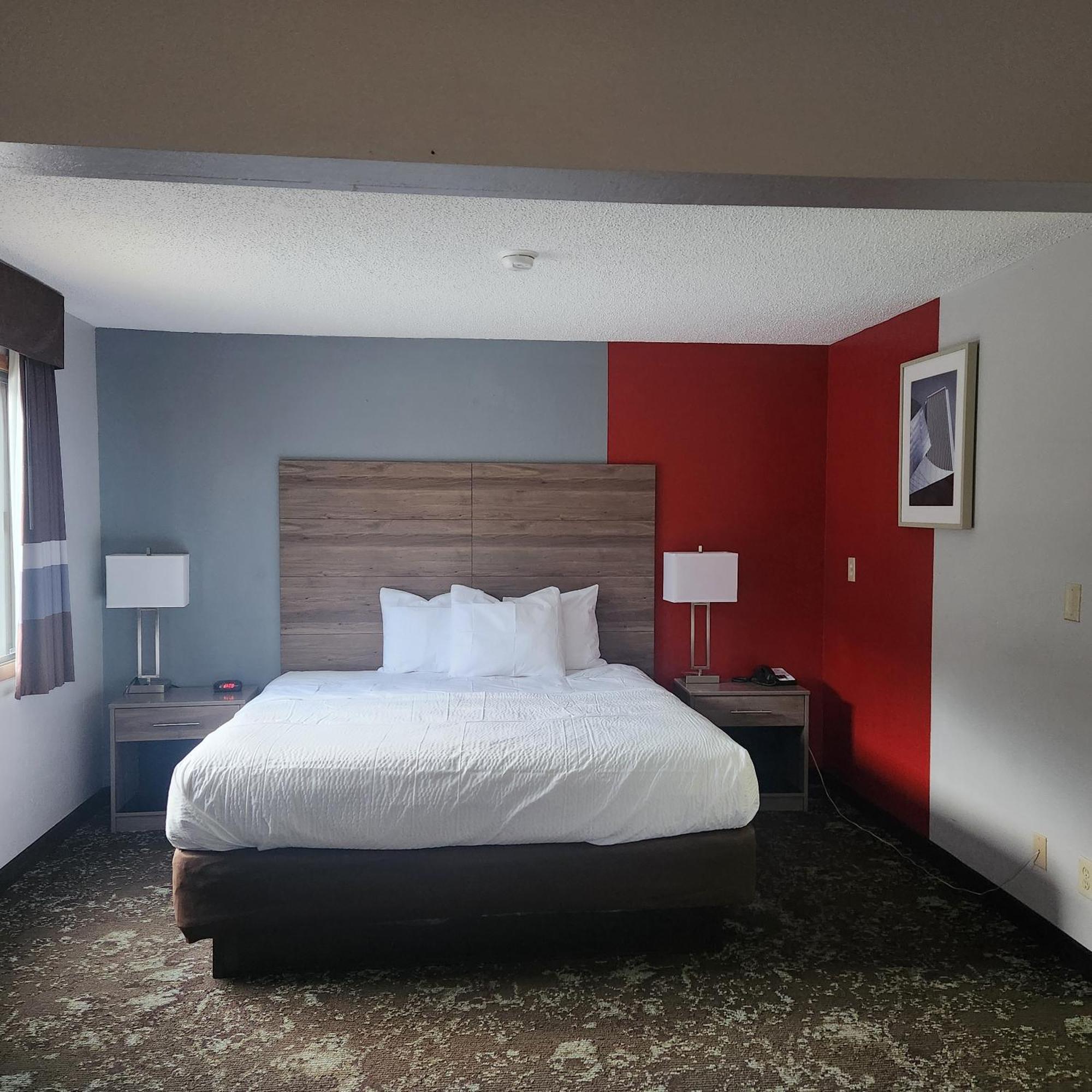 Ramada By Wyndham Cedar Rapids South Hotel Exterior foto