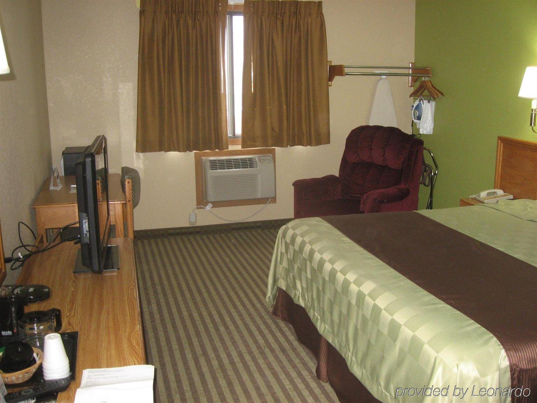 Ramada By Wyndham Cedar Rapids South Hotel Quarto foto